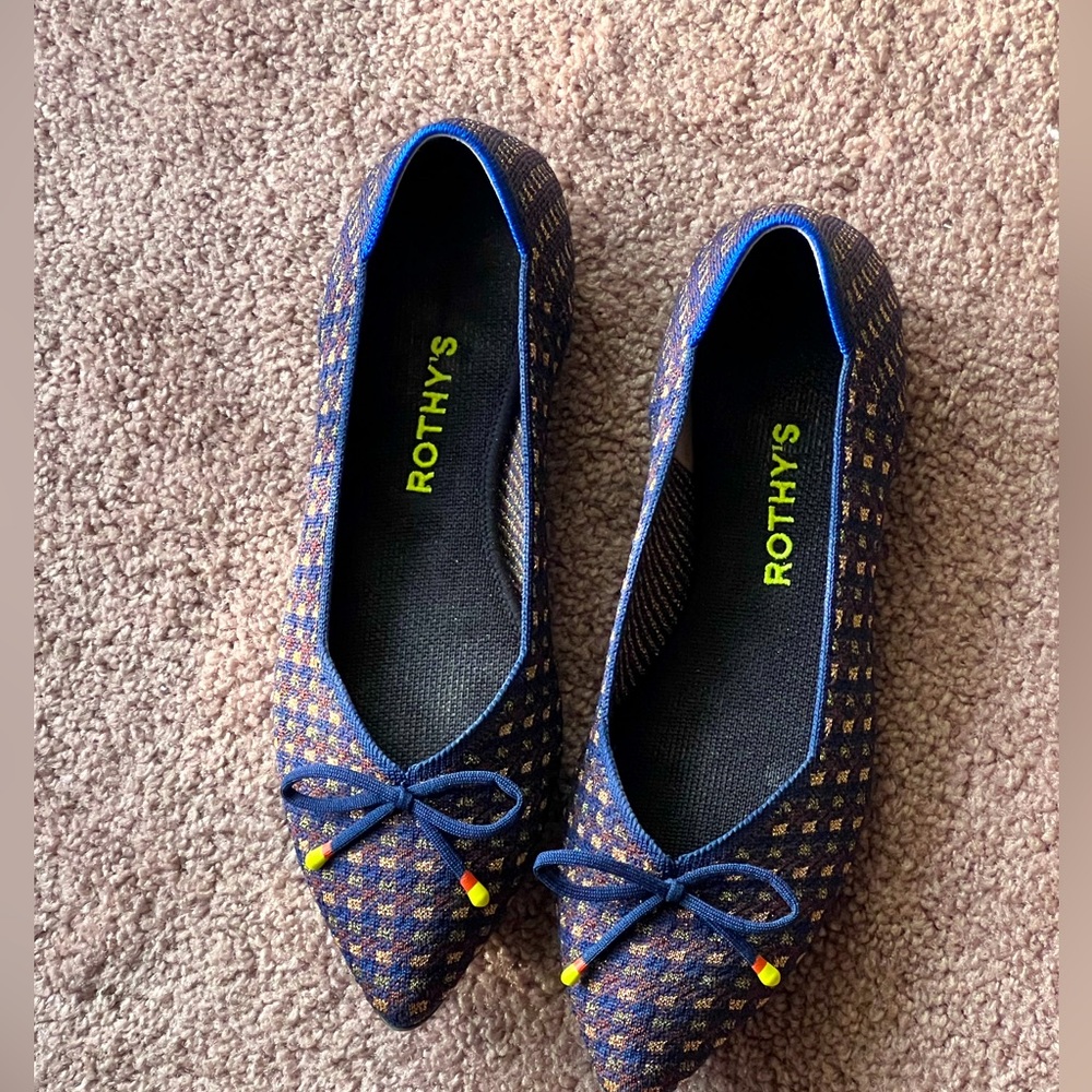 Retired Rothy’s worn .. size 8. Shoes don’t fit me.